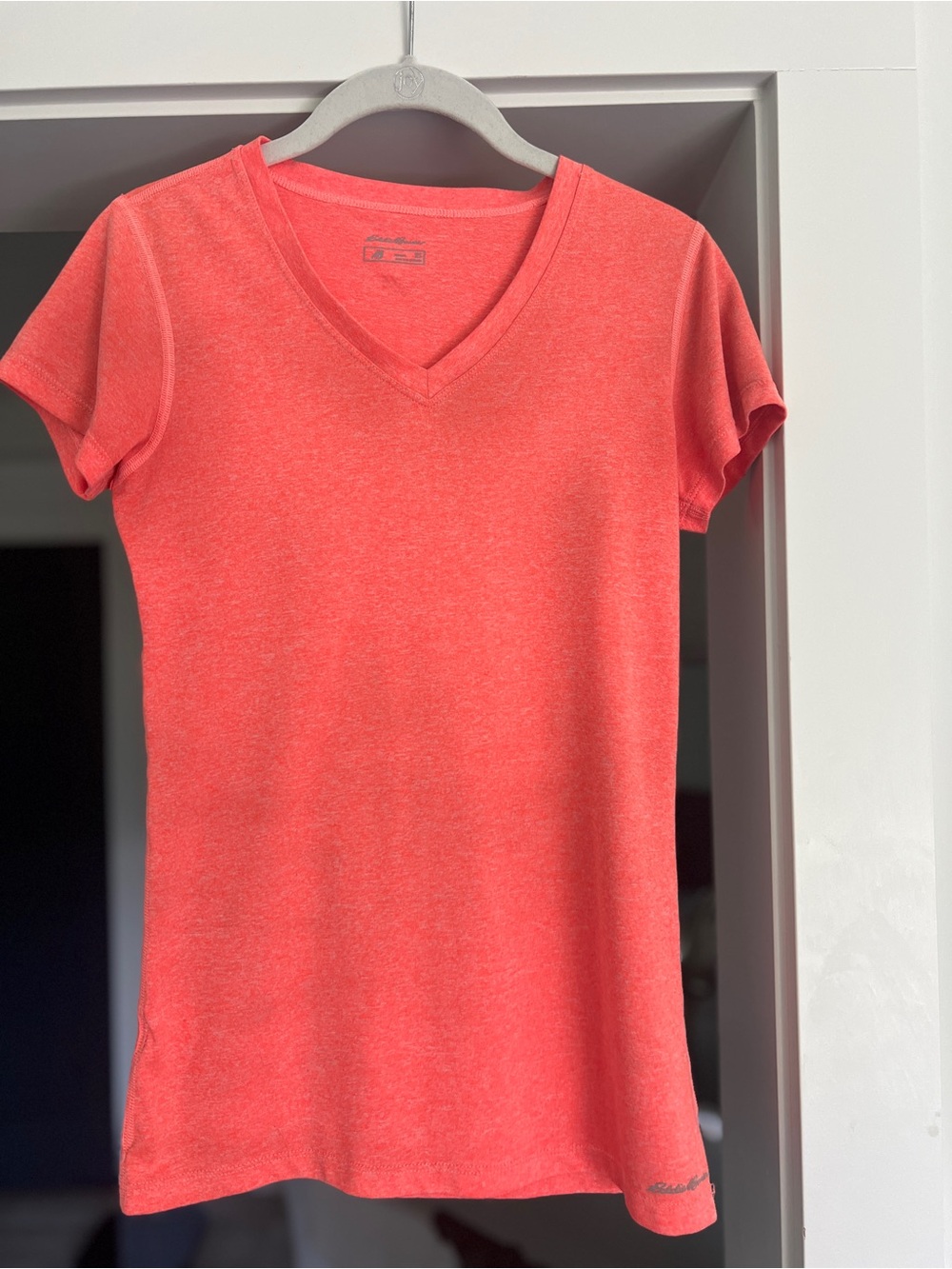 Eddie Bauer Women's Neon Coral Pink Heathered Freedry V-Neck Active Tee XS - Picture 2 of 7